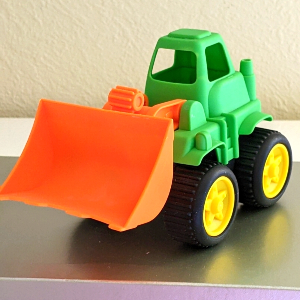 🚜 PLASTIC TOY SOUVENIR EXCAVATOR